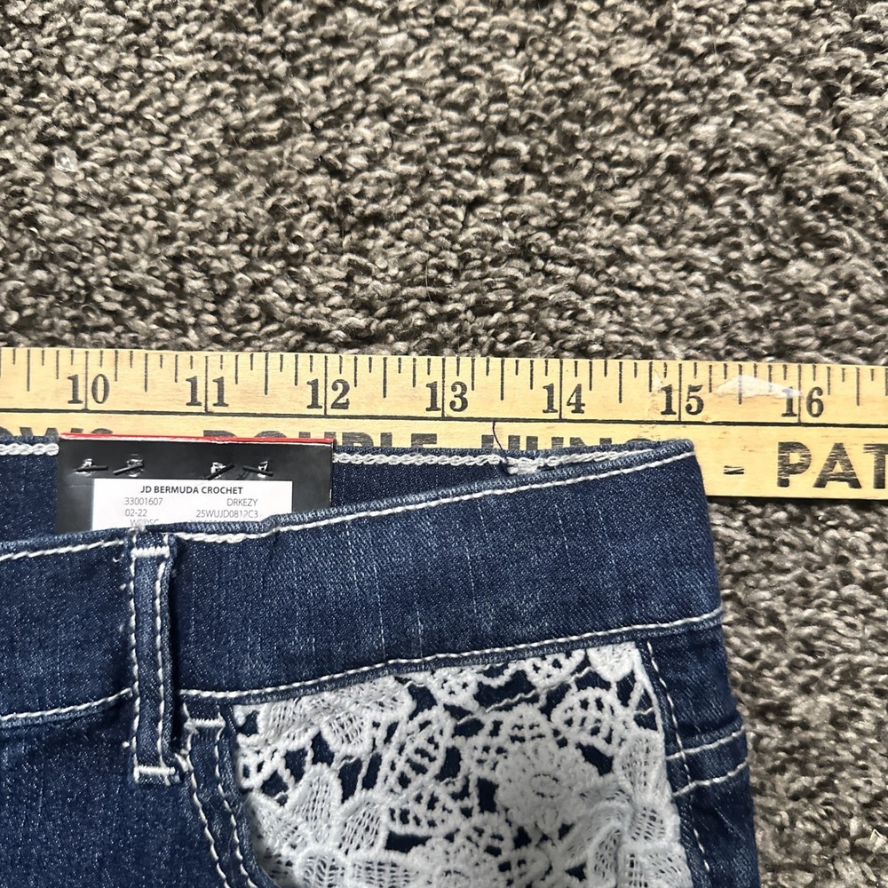 Jordache Girls Size 18 Bermuda Shorts Dark Wash Raw Hem Embroidered Flowers 30x8 - Picture 7 of 7